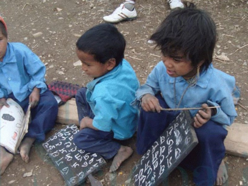 धमाधम विद्यार्थी बिरामी पर्न थालेपछि दुई विद्यालय बन्द
